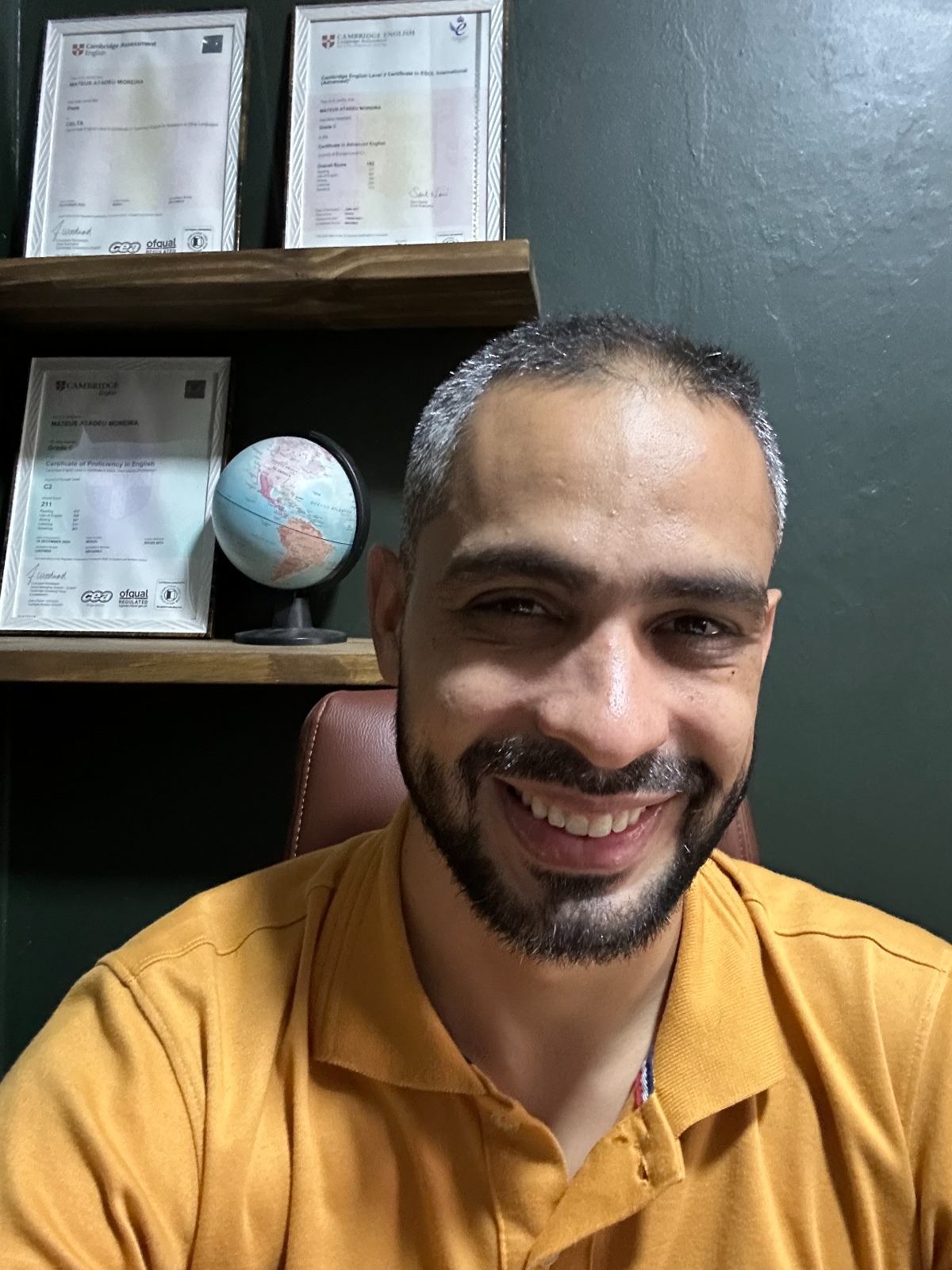 Mateus Atadeu com certificados Cambridge
